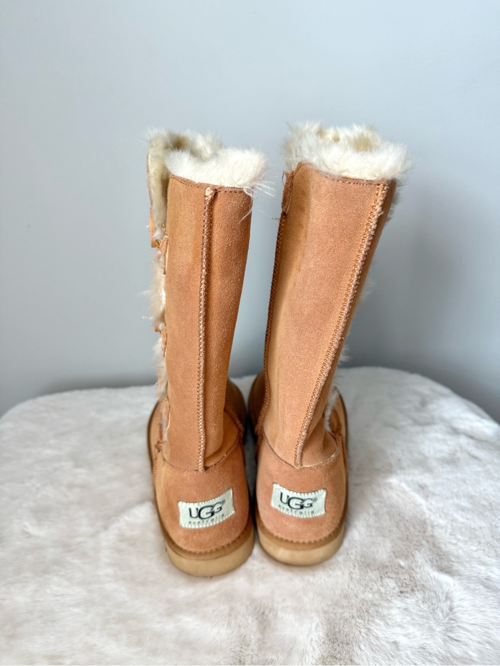 UGG Women’s Bailey Button Triplet II Sheepskin Fur Boots Tall Chestnut Tan - Picture 4 of 5